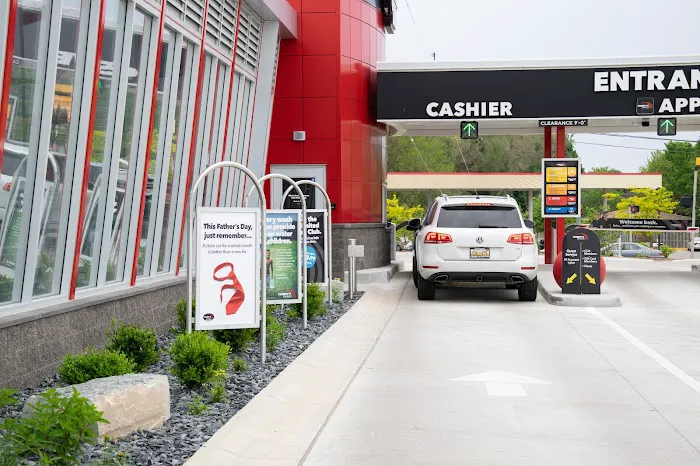 Tommy's Express® Car Wash 7