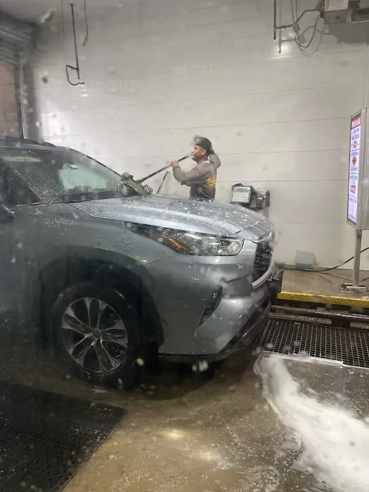 Sparkles Carwash & Quick Lube 4