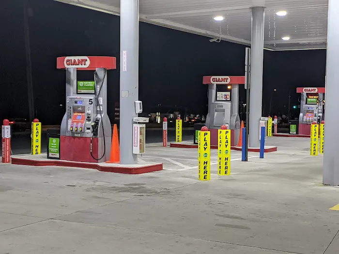 Gas Station - Giant 0