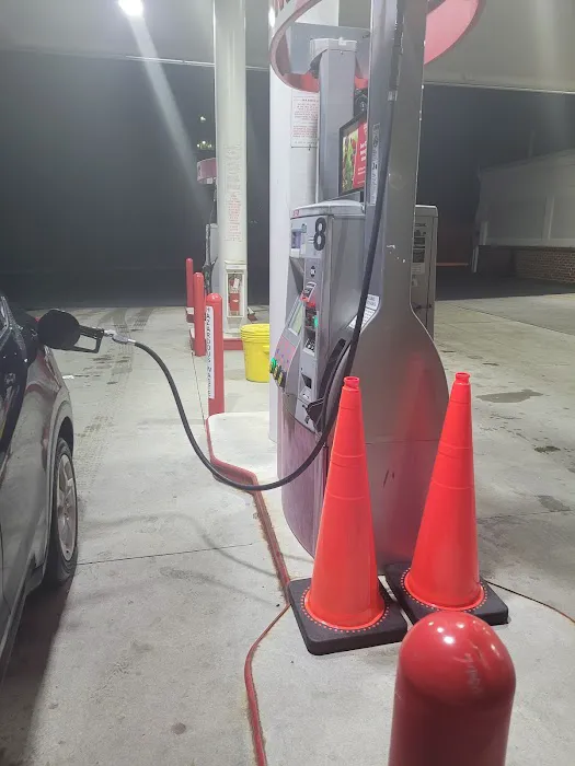 Gas Station - Giant 7