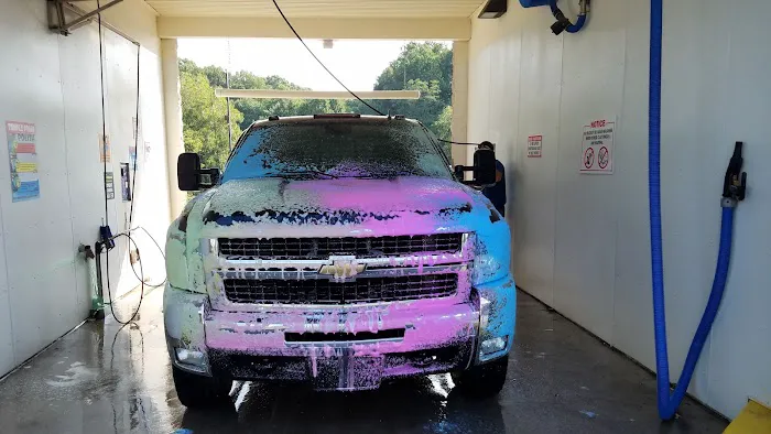 4 Clean Wheels Car Wash 