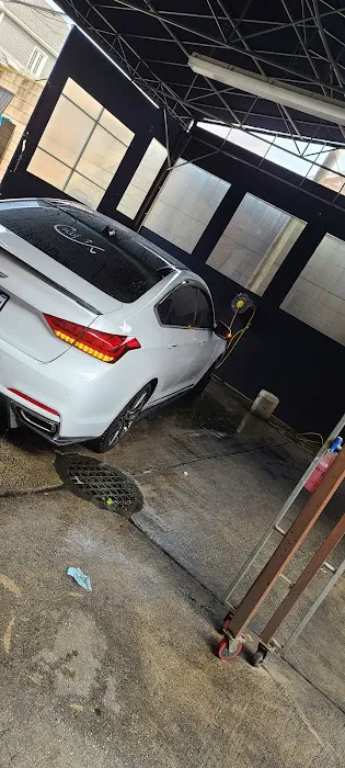 Showtime Customs & Hand Car Wash 1