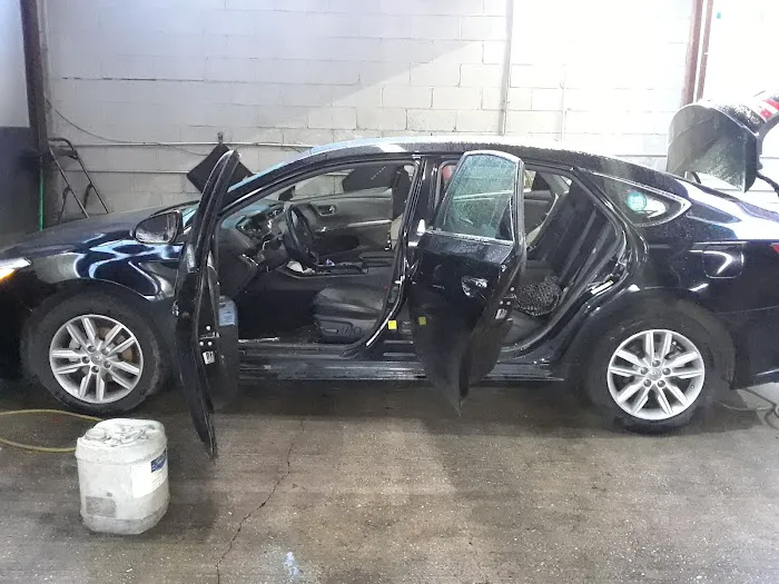 Showtime Customs & Hand Car Wash 2