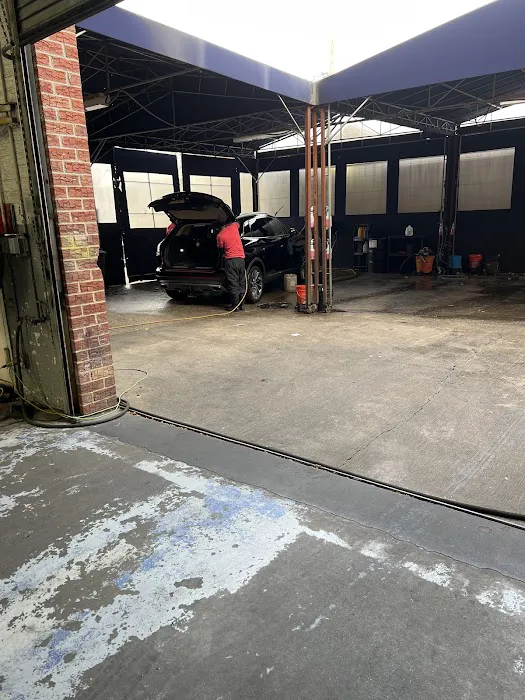 Showtime Customs & Hand Car Wash 8
