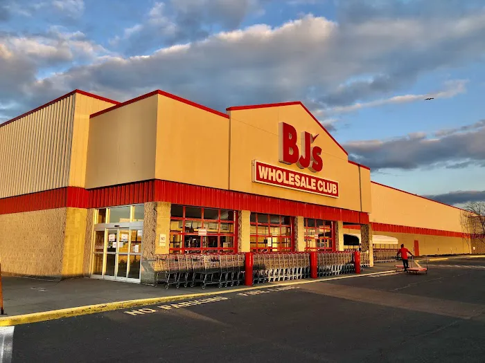 BJ's Gas Station 4