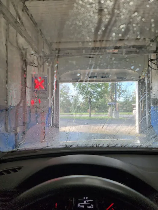 Dolly's Columbia Carwash 1