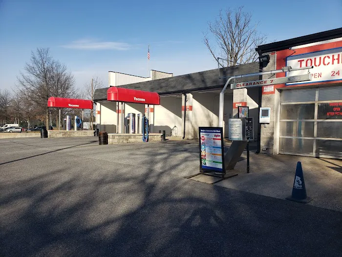 Dolly's Columbia Carwash 8