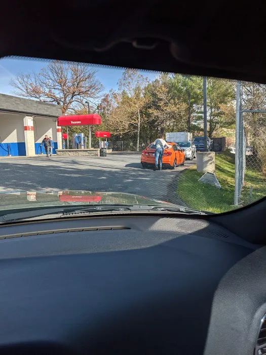 Dolly's Columbia Carwash 3