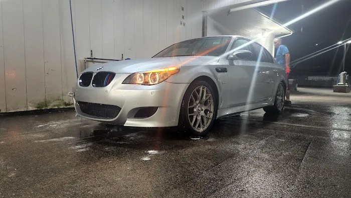 Ginger's Car Wash 4