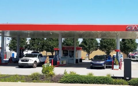 GIANT Gas Station
