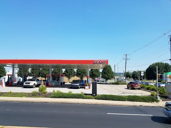 GIANT Gas Station 1