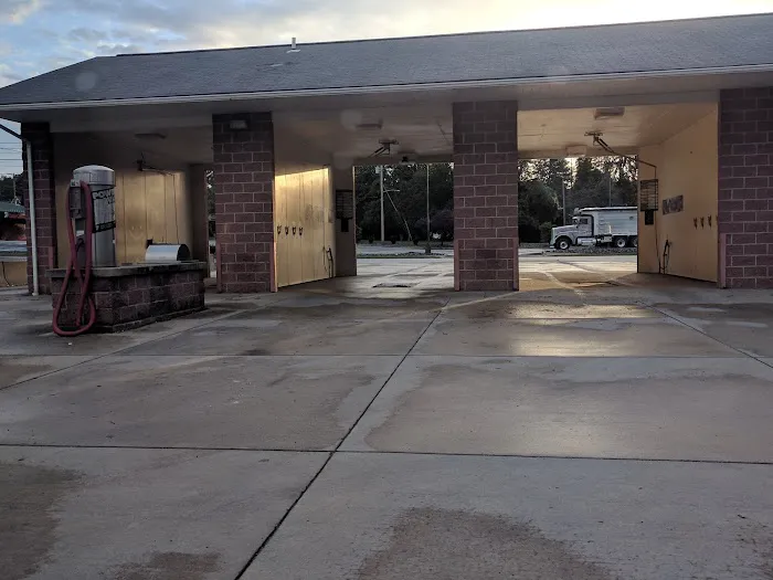 Chill’s Shine & Glo Car Wash & Storage 7