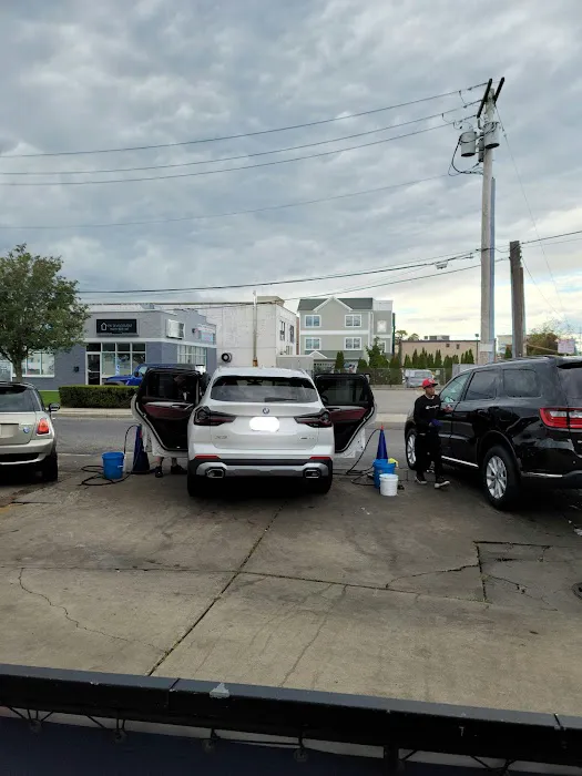 Johnnie's Car Wash on Oak 3