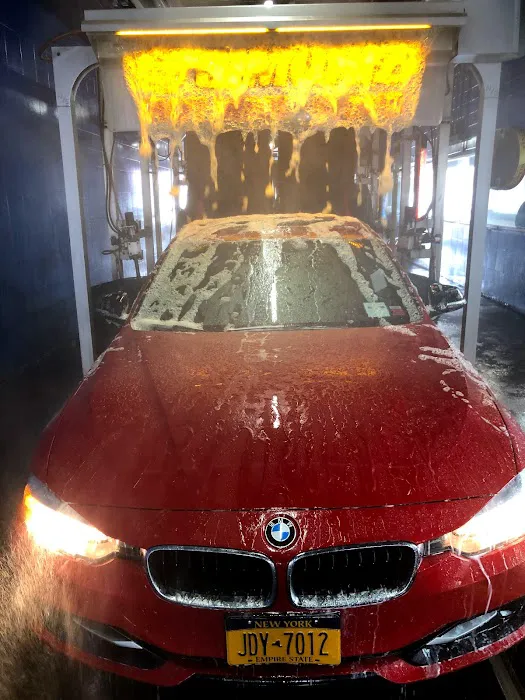 Johnnie's Car Wash on Oak 7