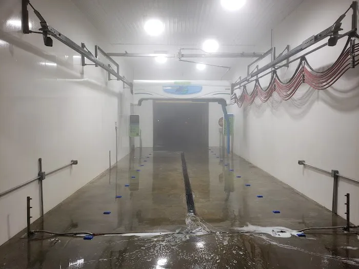 Splash & Shine Auto Bath 1
