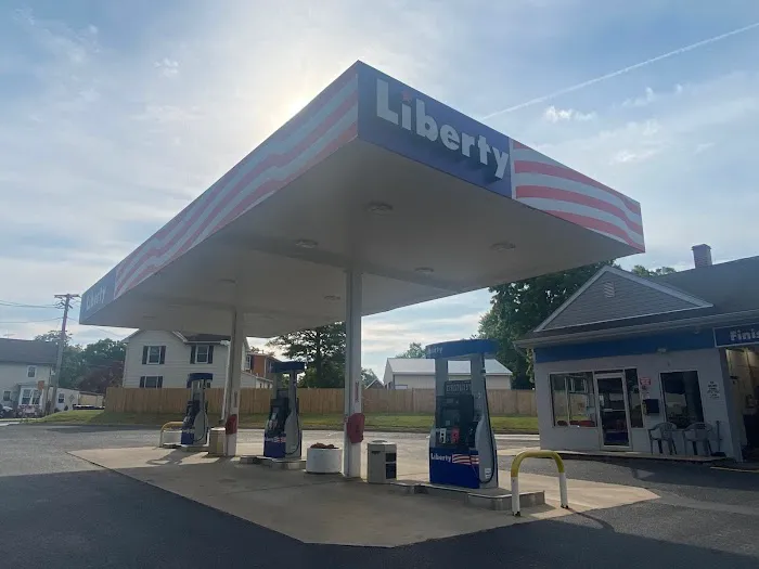 Finish Line Liberty Gas Station and Car Wash 5