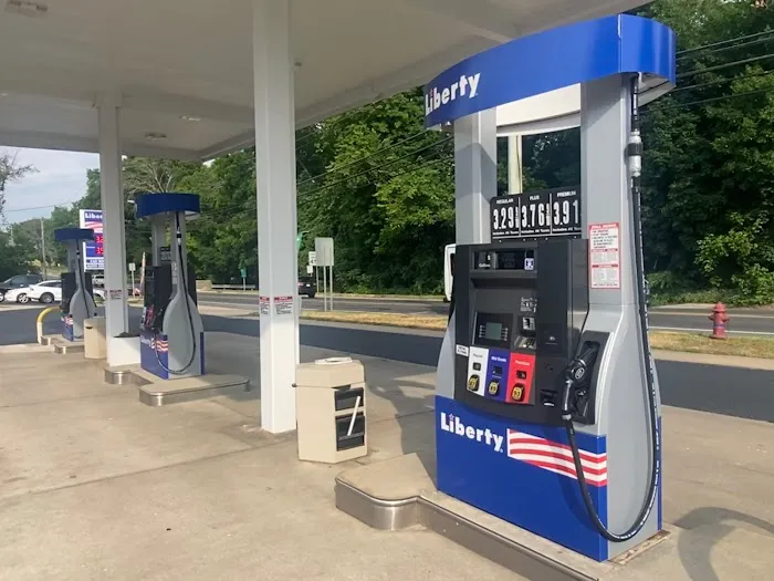 Finish Line Liberty Gas Station and Car Wash 2