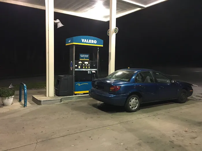 Ingram's North Mill St Valero 6