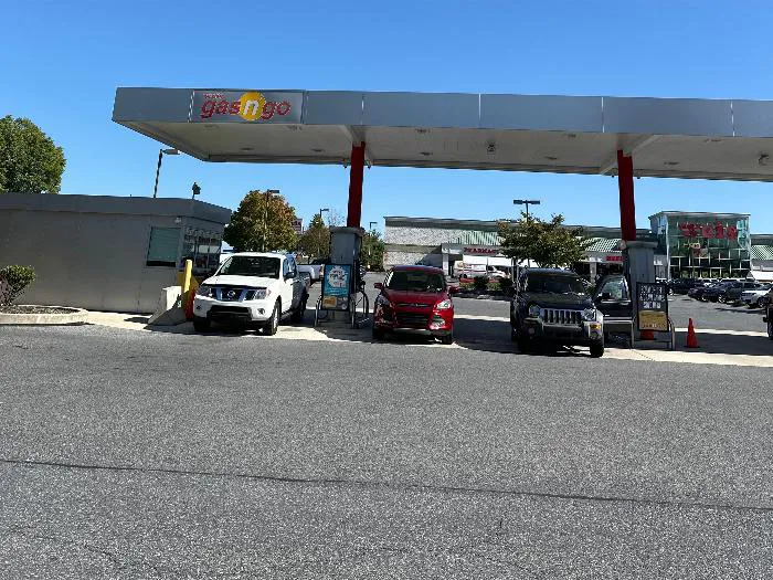 Weis Gas 'N' Go 2