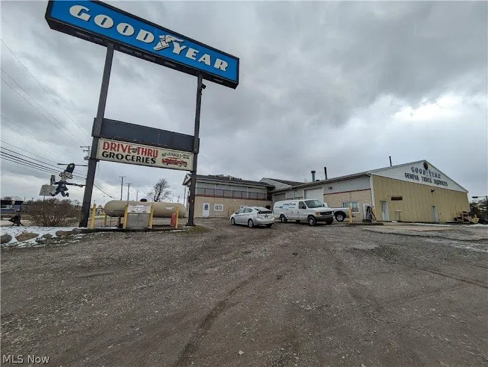 Shane's Garage at Dale's Geneva Truck Service & Wash 0