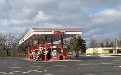 Tops Gas Station