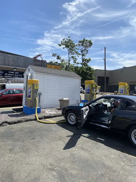 Quick & Clean Car Wash of Waltham 1