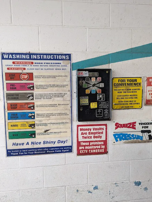 Squigee's Car Wash 0