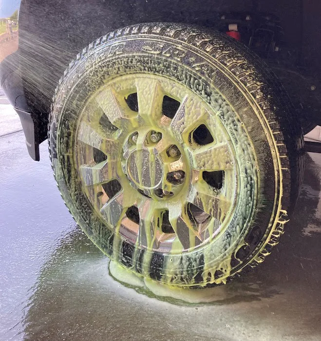 Lutz's Carwash 5