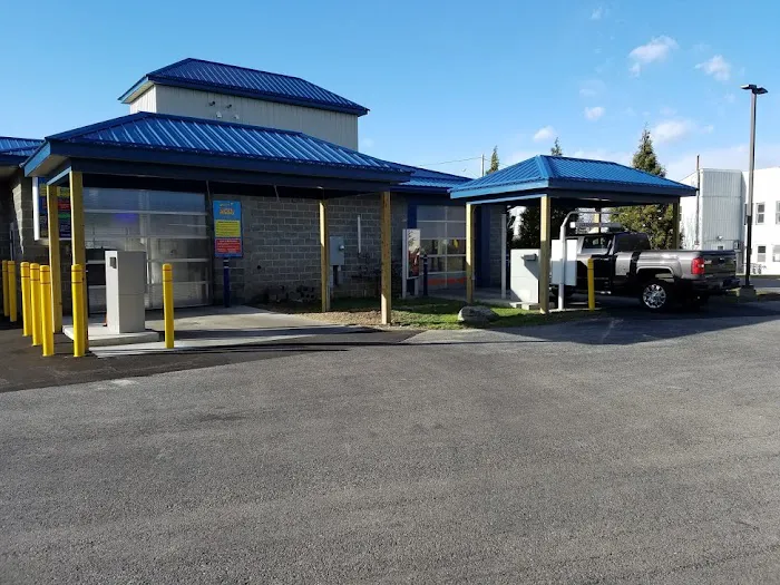 Lutz's Carwash 8