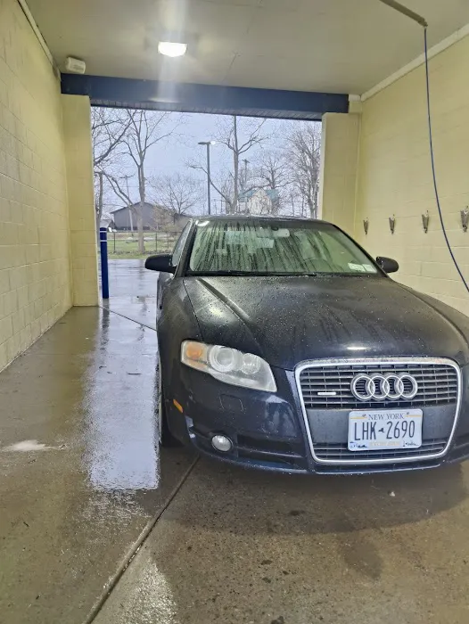 Lutz's Carwash 7