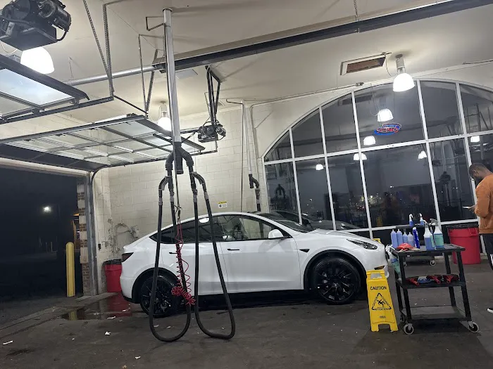Flagship Carwash 0