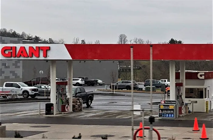 Giant Gas Station 0
