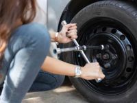 How to Get Help for a Flat Tire at Night Safely and Efficiently