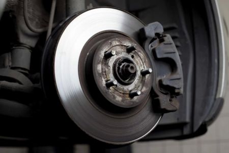 Understanding and Fixing Brake Squeaking: Causes and Solutions