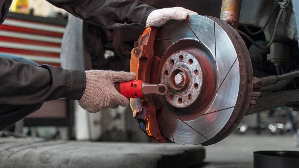 Understanding Brake Squeaking: Causes, Solutions, and Maintenance Tips