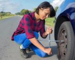 How to Change a Tire on the Side of the Highway Safely and Effectively
