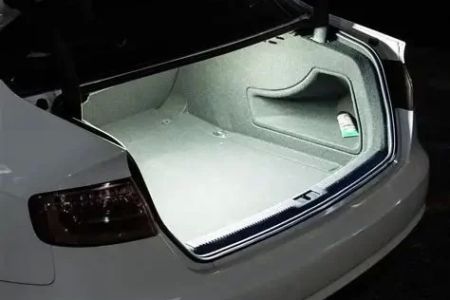 What to Do If Your Car’s Trunk Light Is Dim – Causes and Fixes
