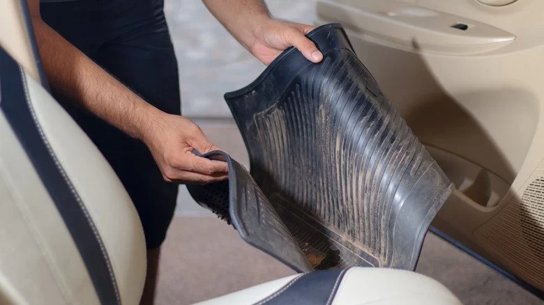 How to Clean Your Car's Fabric Floor Mats Effectively