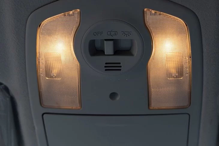 What to Do If Your Car's Dome Light Stays On | Rescue & Towing
