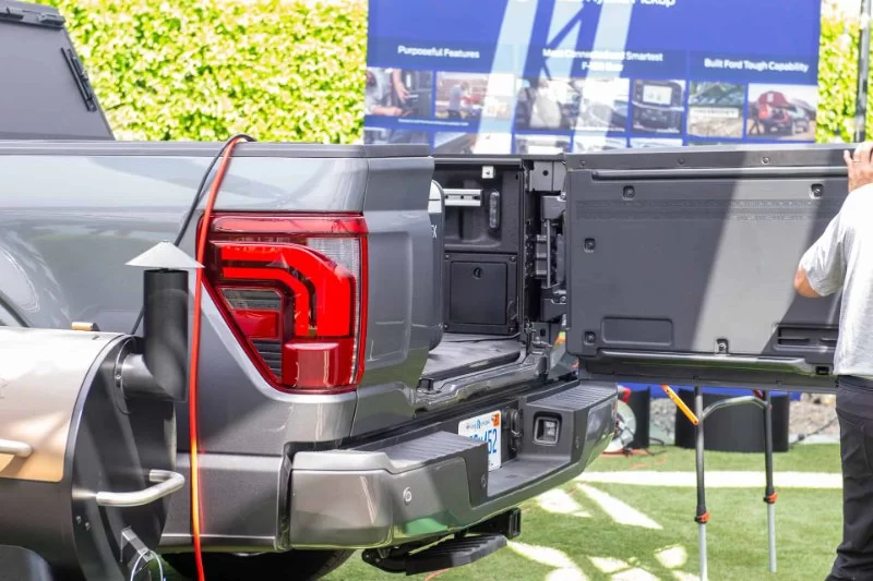 How to Replace Your Car's Tailgate Dampener: Step-by-Step Guide for US Drivers