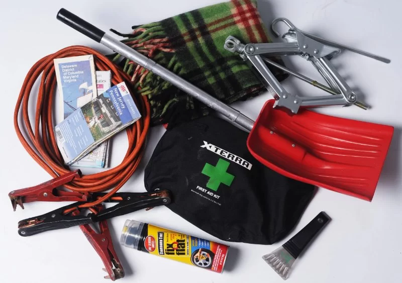 The Benefits of Using a Car Tool Kit for Emergencies on the Road