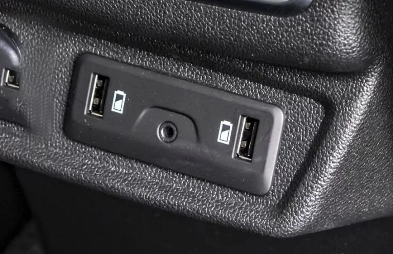 What to Do If Your Car's USB Charging Port is Loose: Fixing and Preventing Damage