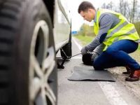Understanding Roadside Service Fees — What’s Usually Covered (Towing, Flat Tire, Fuel, Lockout)